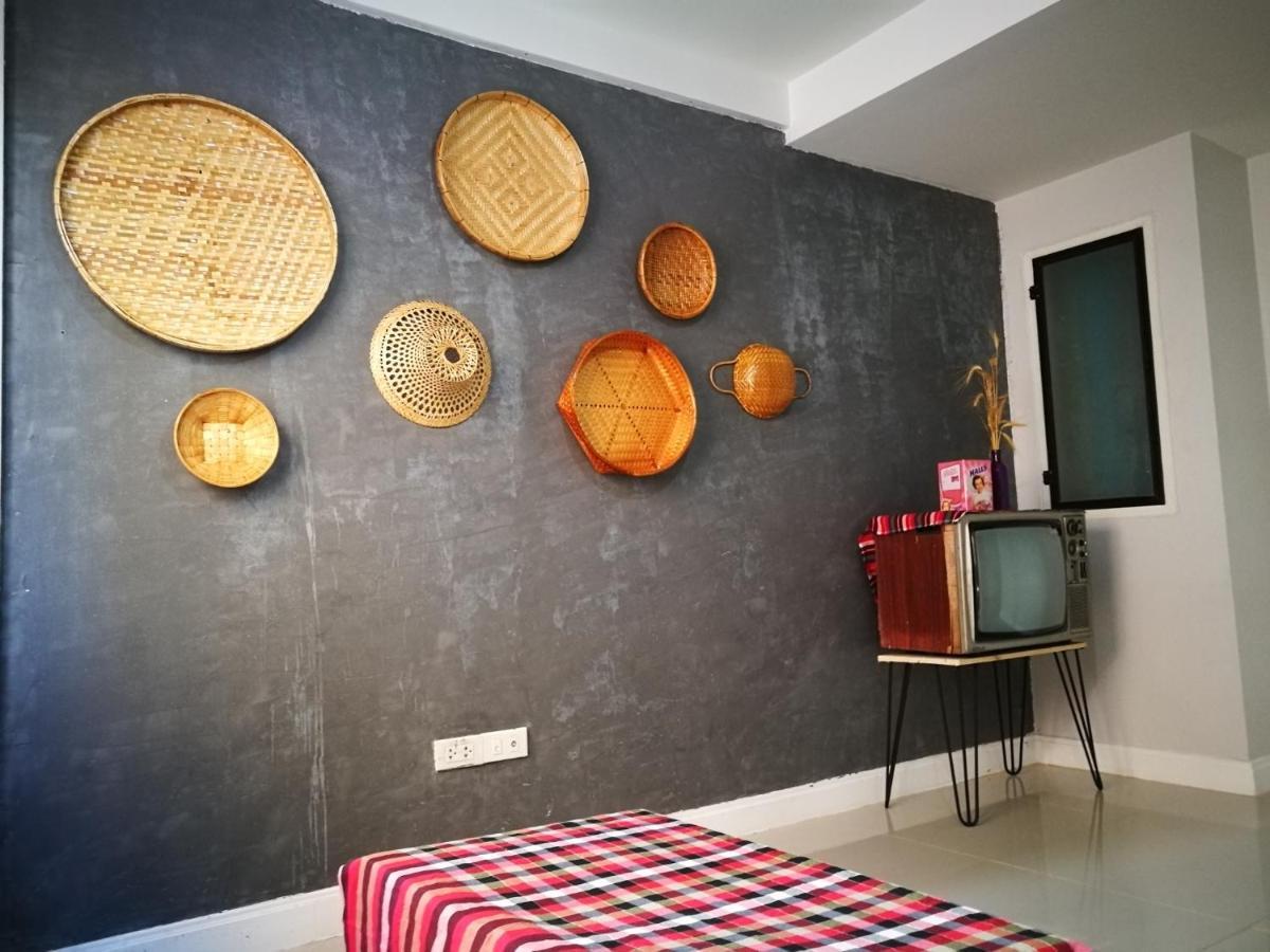 Pak Chong More Hostel Bagian luar foto